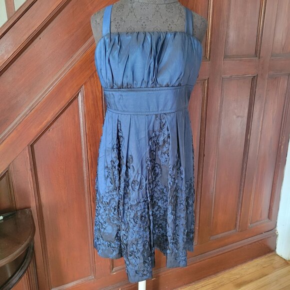 Elegant R&M Richards Blue Sleeveless Cocktail Dress With Floral Appliqué & Bow B - Picture 1 of 8